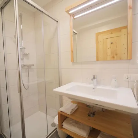 Unterwoeger 3* אוברטיליאך